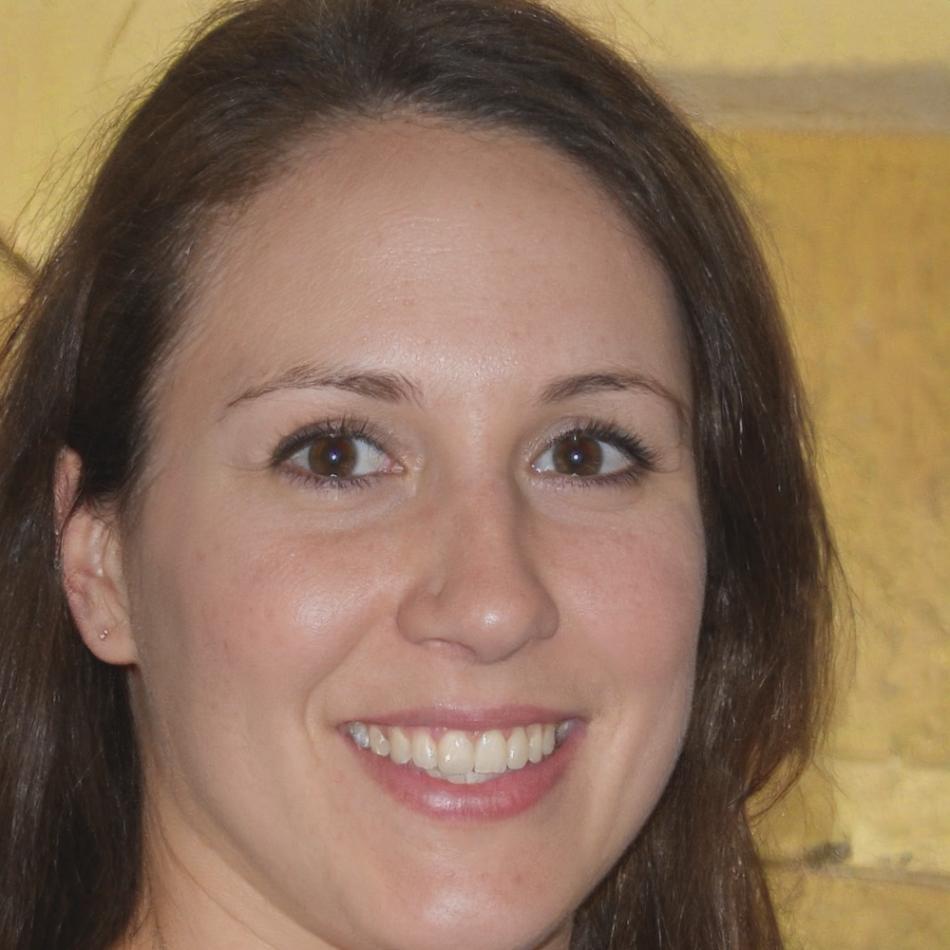 Instructor Linnea Sundqvist leading blockchain insurance discussion